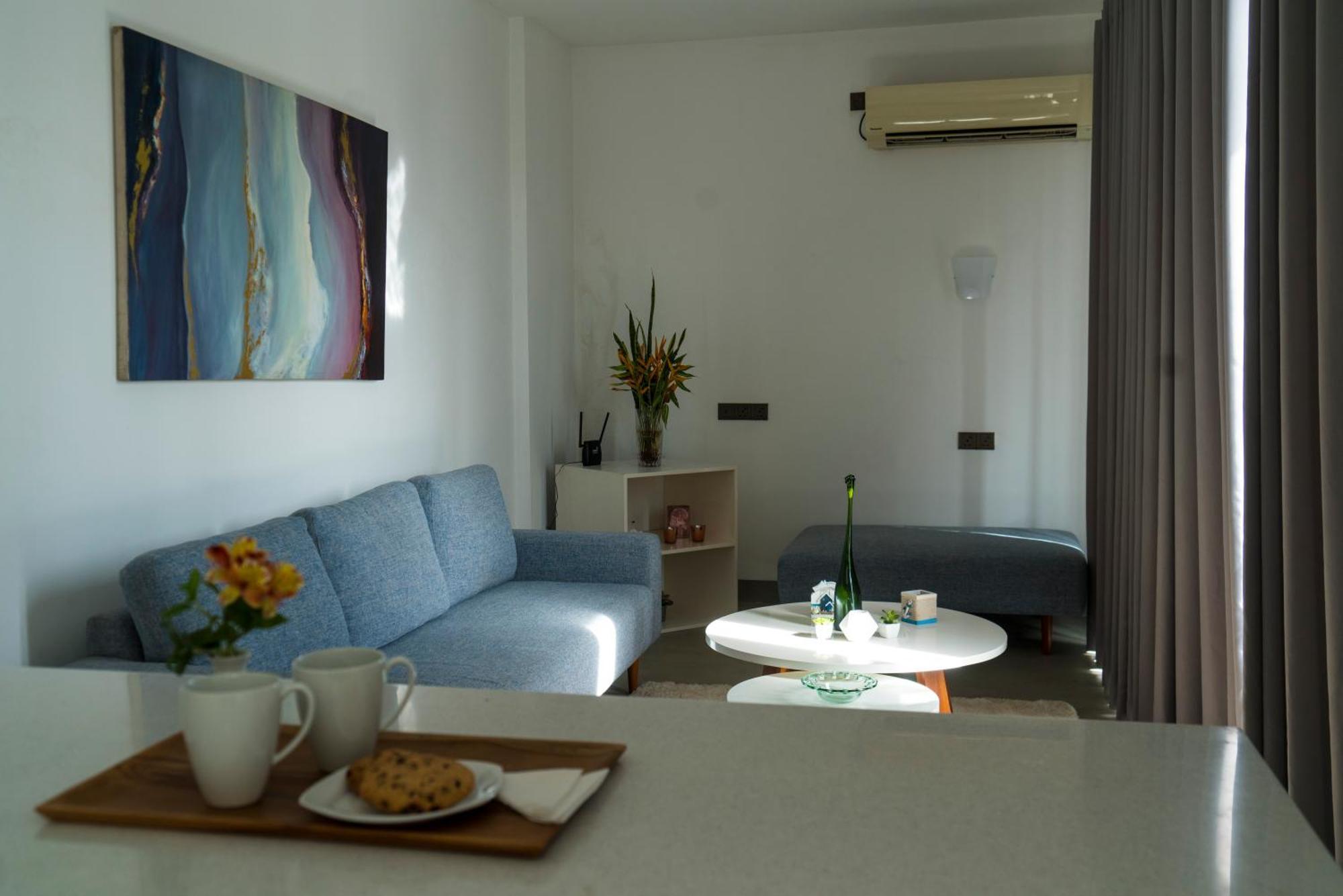 Four Petals Inn كولمبو المظهر الخارجي الصورة