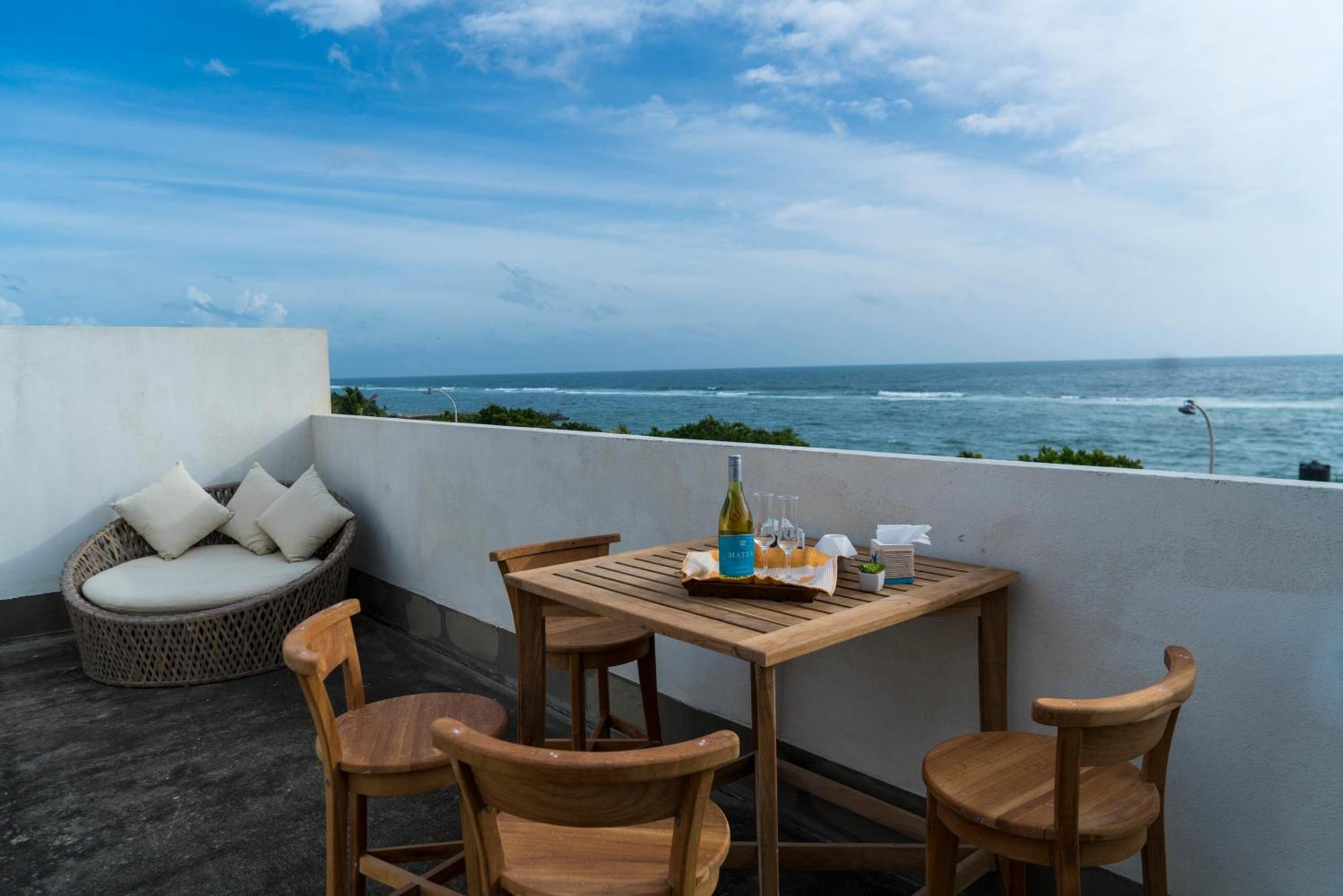 Four Petals Inn كولمبو المظهر الخارجي الصورة