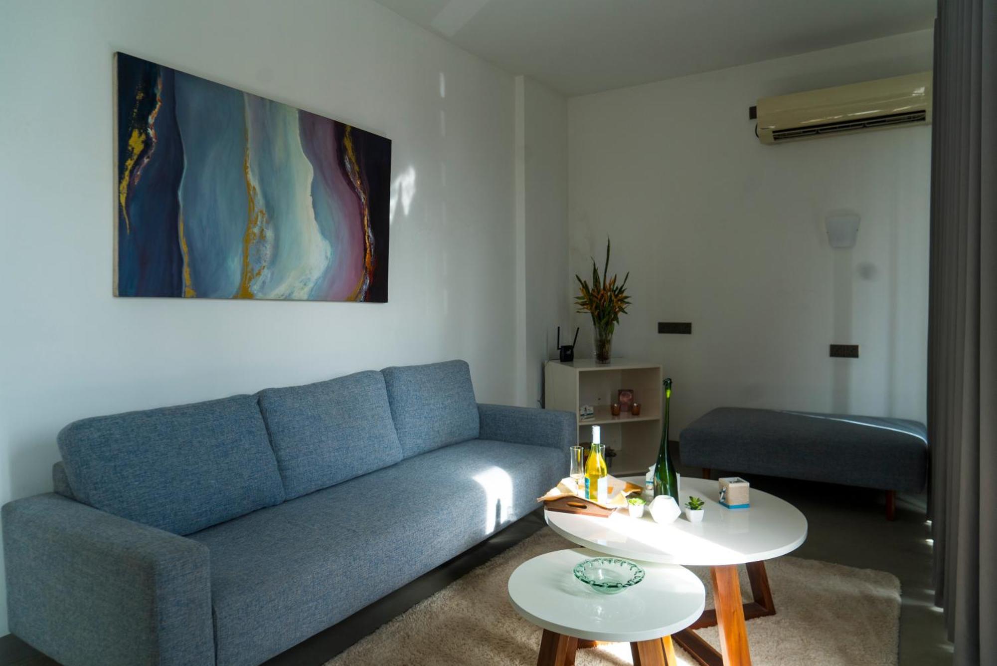 Four Petals Inn كولمبو المظهر الخارجي الصورة