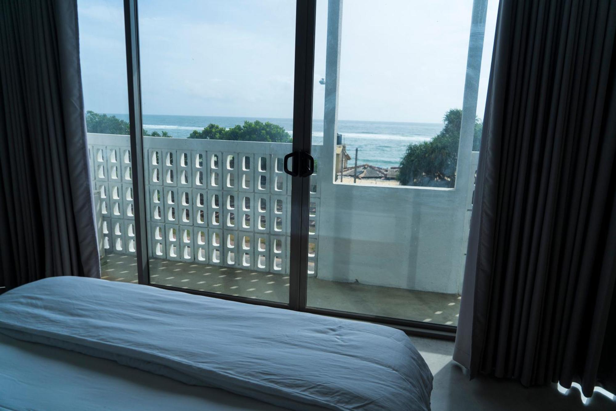 Four Petals Inn كولمبو المظهر الخارجي الصورة