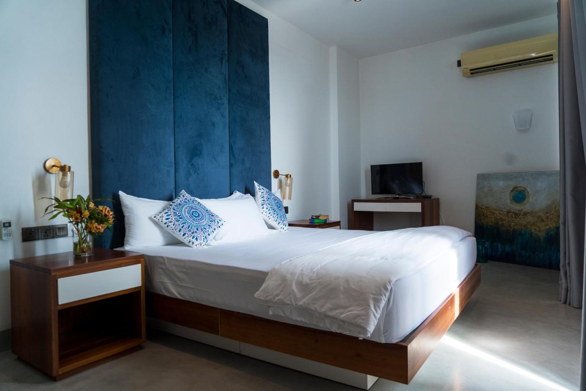 Four Petals Inn كولمبو المظهر الخارجي الصورة