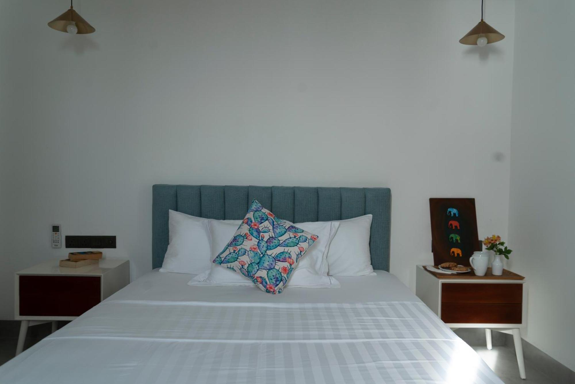 Four Petals Inn كولمبو المظهر الخارجي الصورة