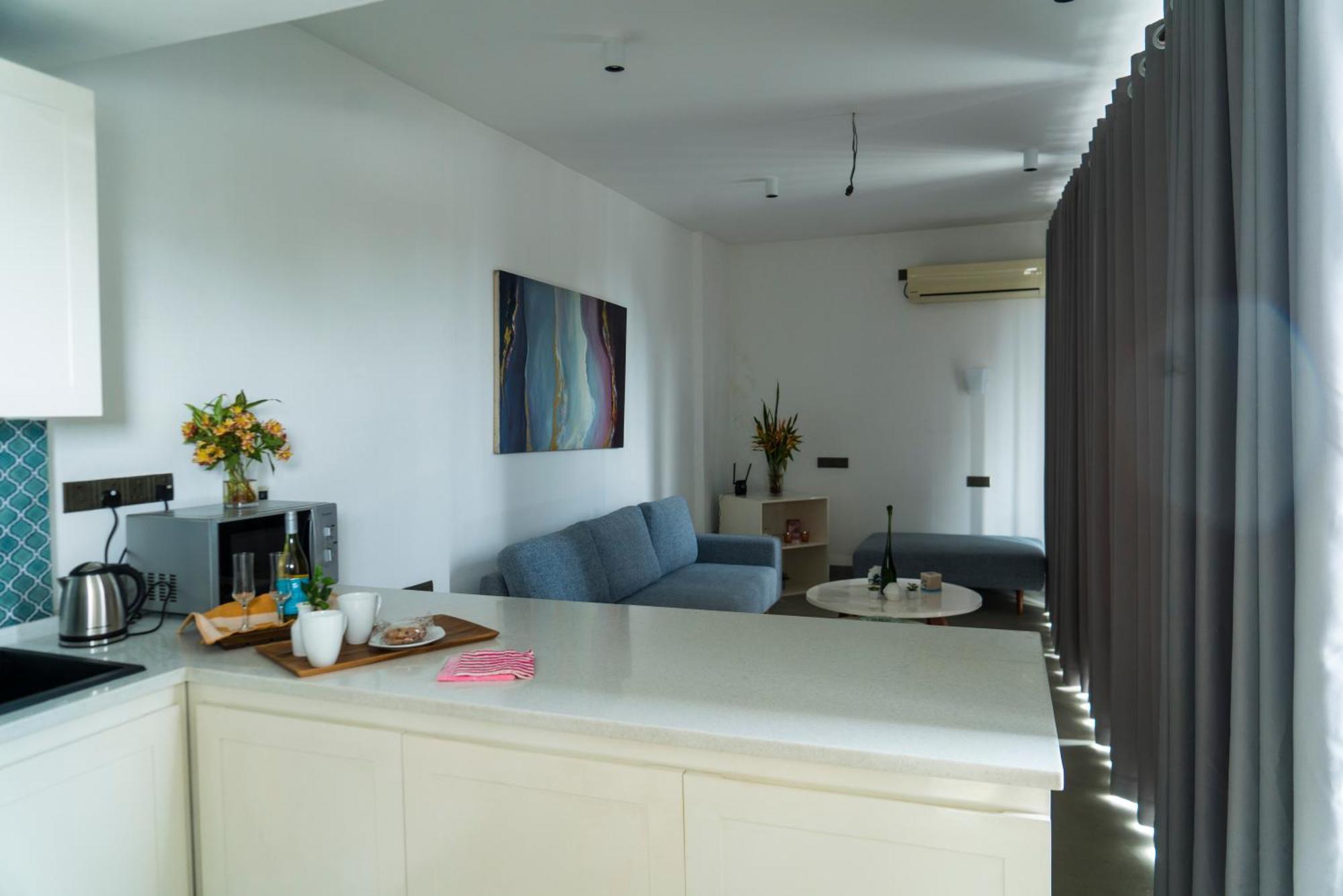 Four Petals Inn كولمبو المظهر الخارجي الصورة