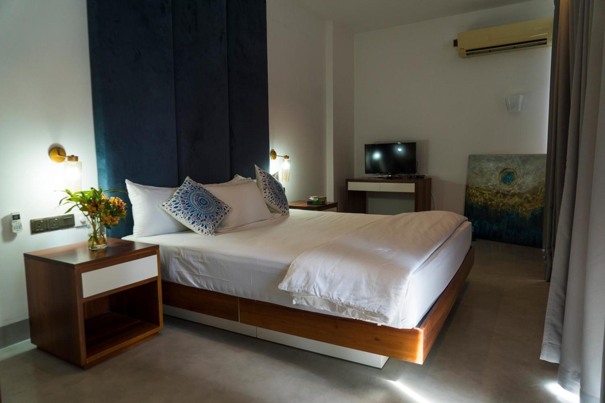 Four Petals Inn كولمبو المظهر الخارجي الصورة