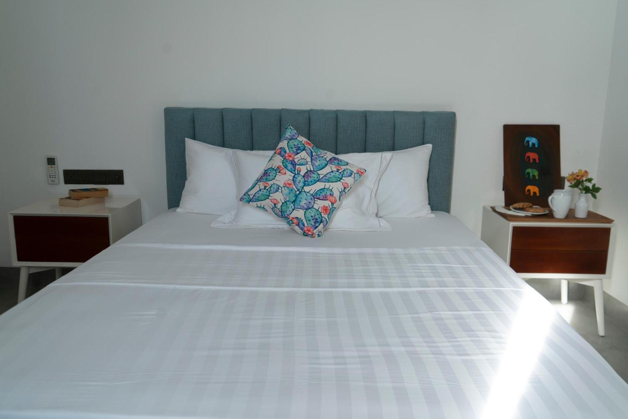 Four Petals Inn كولمبو المظهر الخارجي الصورة