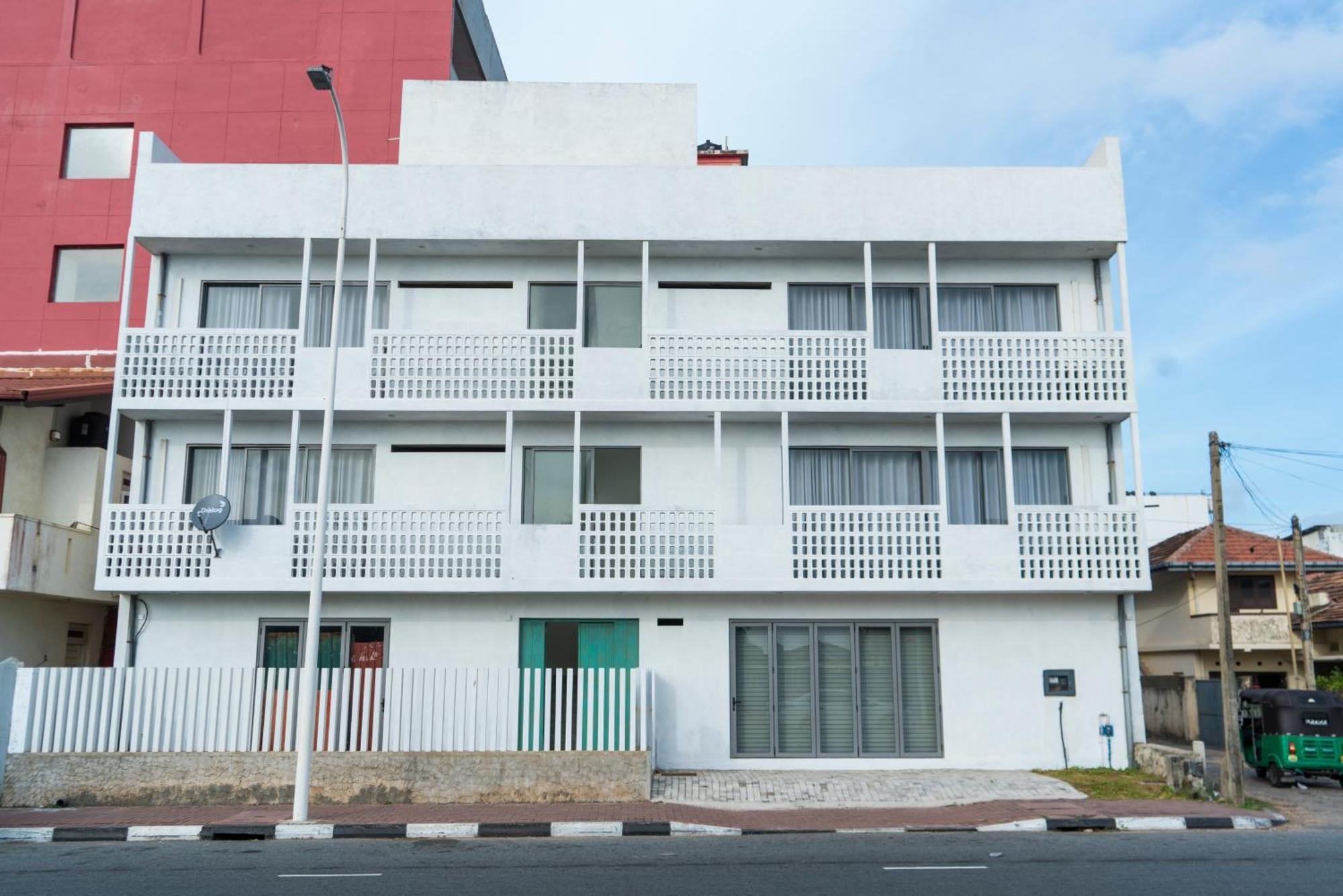 Four Petals Inn كولمبو المظهر الخارجي الصورة