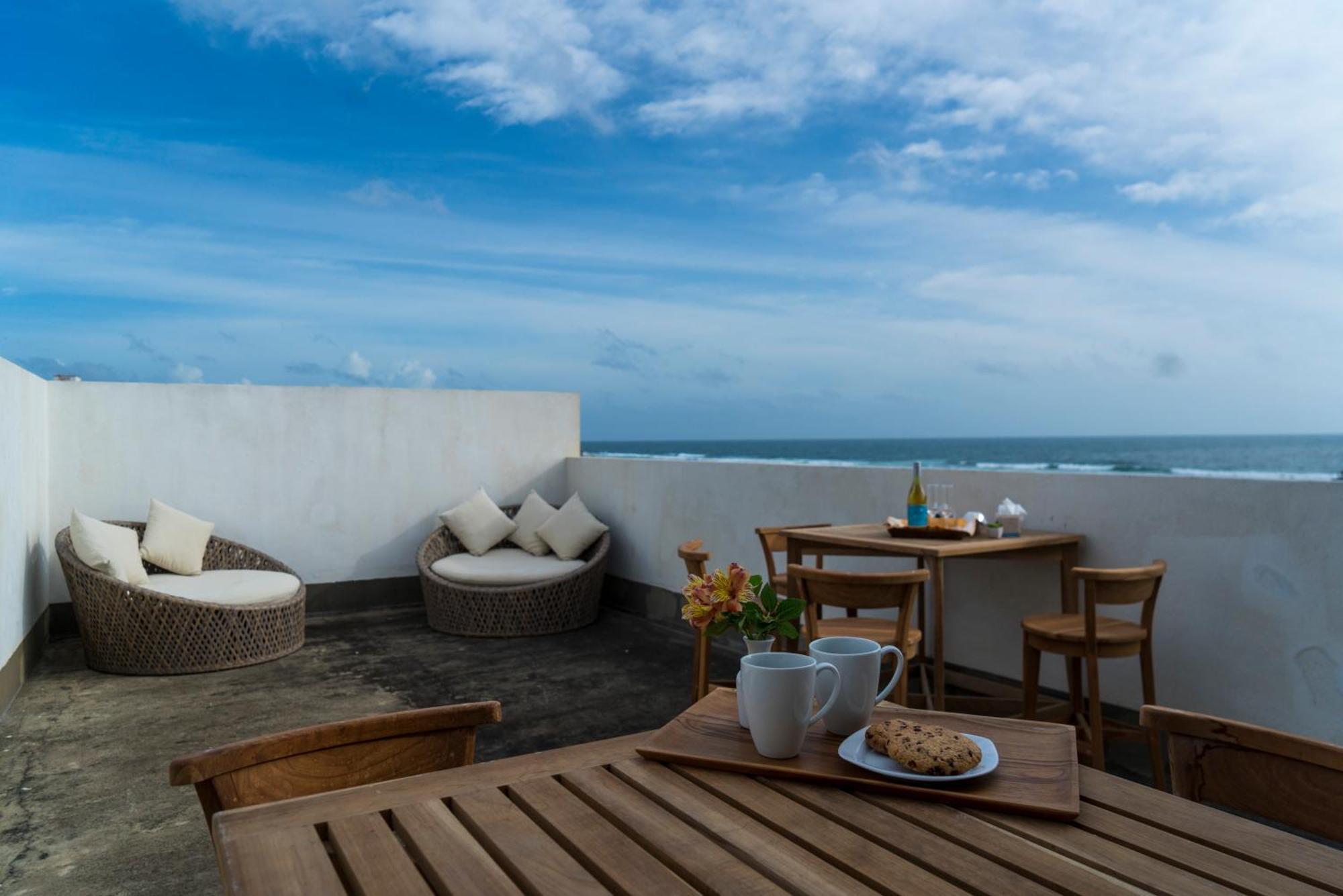 Four Petals Inn كولمبو المظهر الخارجي الصورة