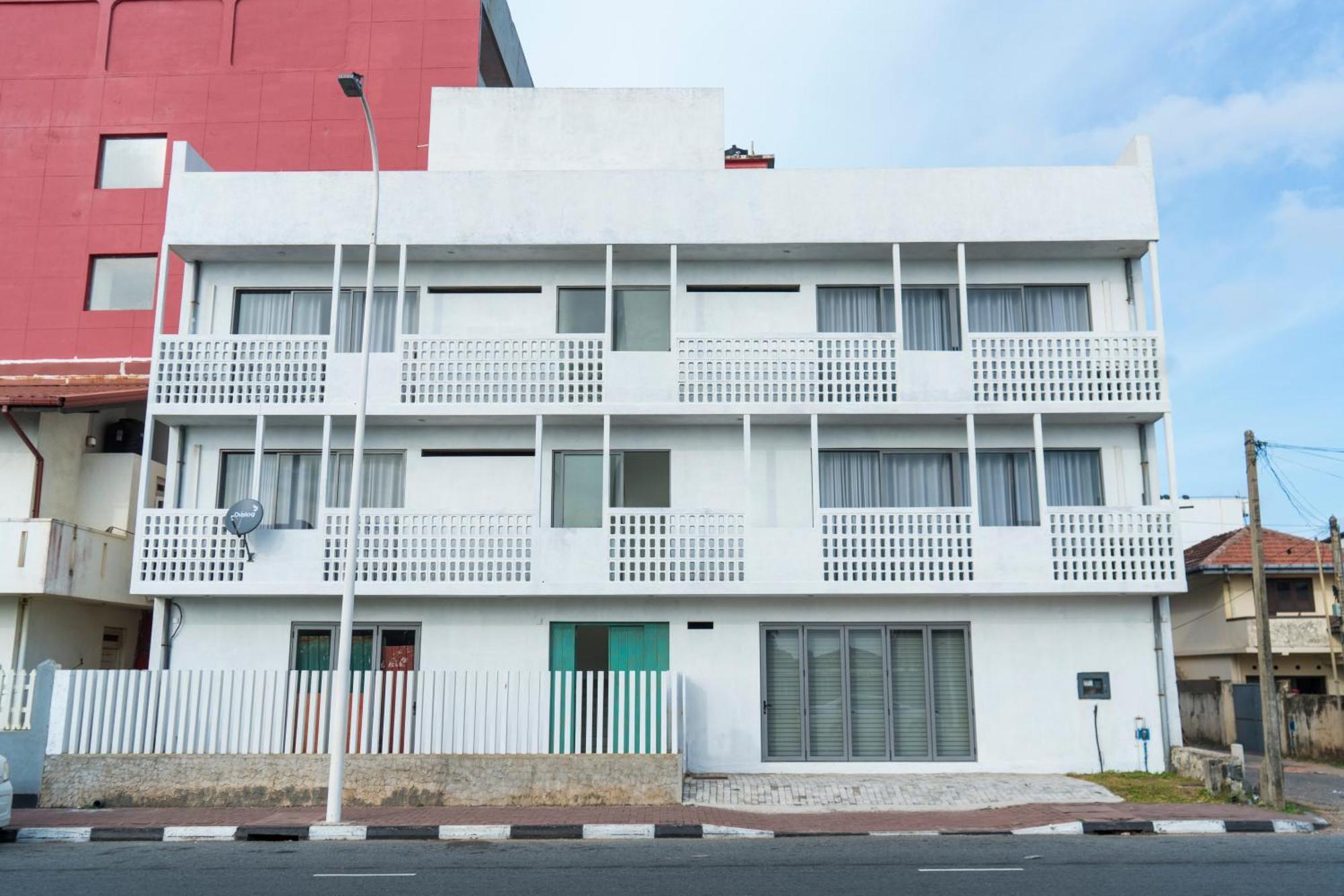 Four Petals Inn كولمبو المظهر الخارجي الصورة