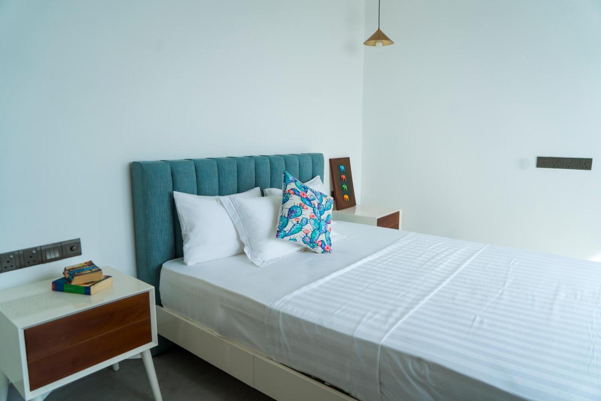 Four Petals Inn كولمبو المظهر الخارجي الصورة