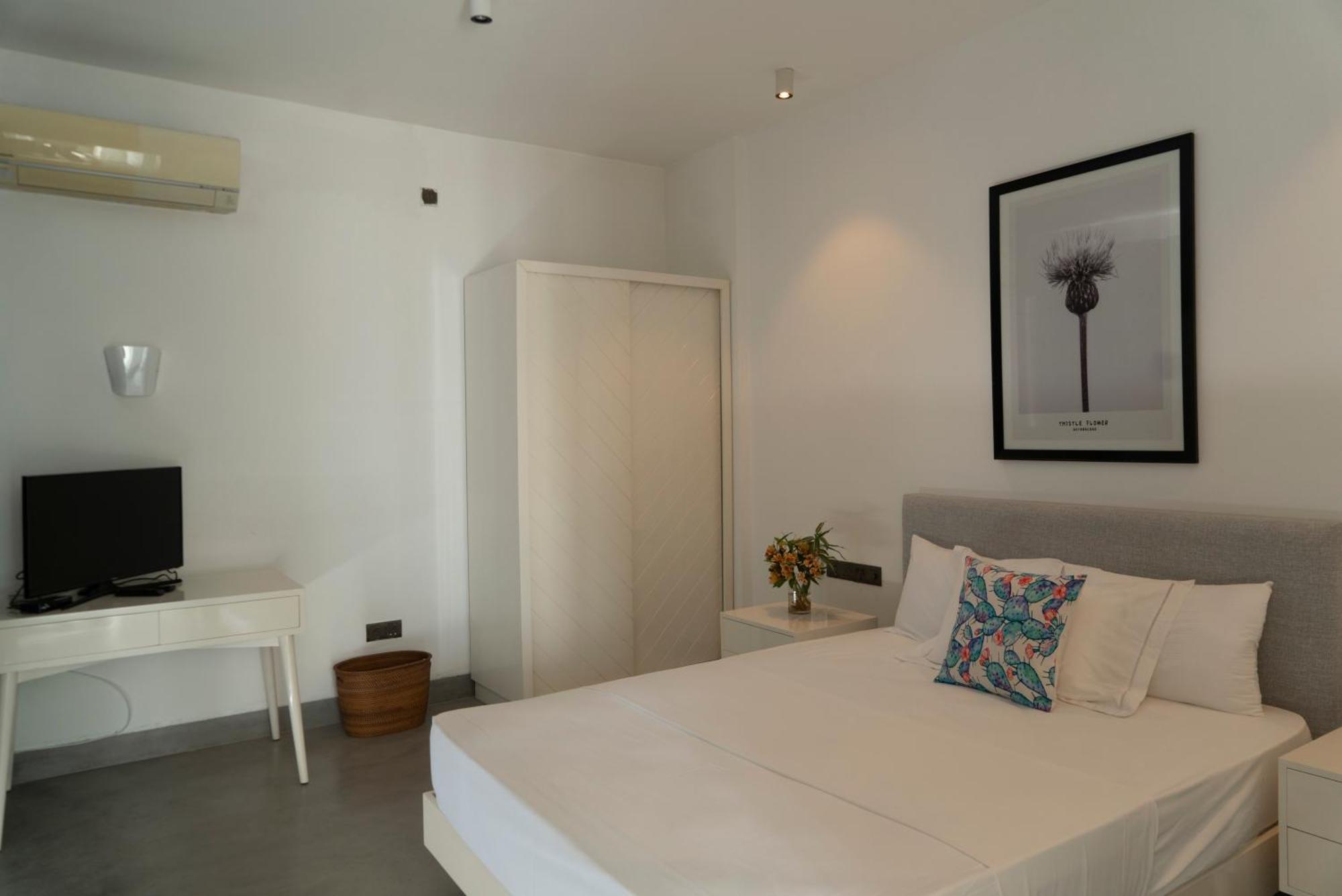 Four Petals Inn كولمبو المظهر الخارجي الصورة