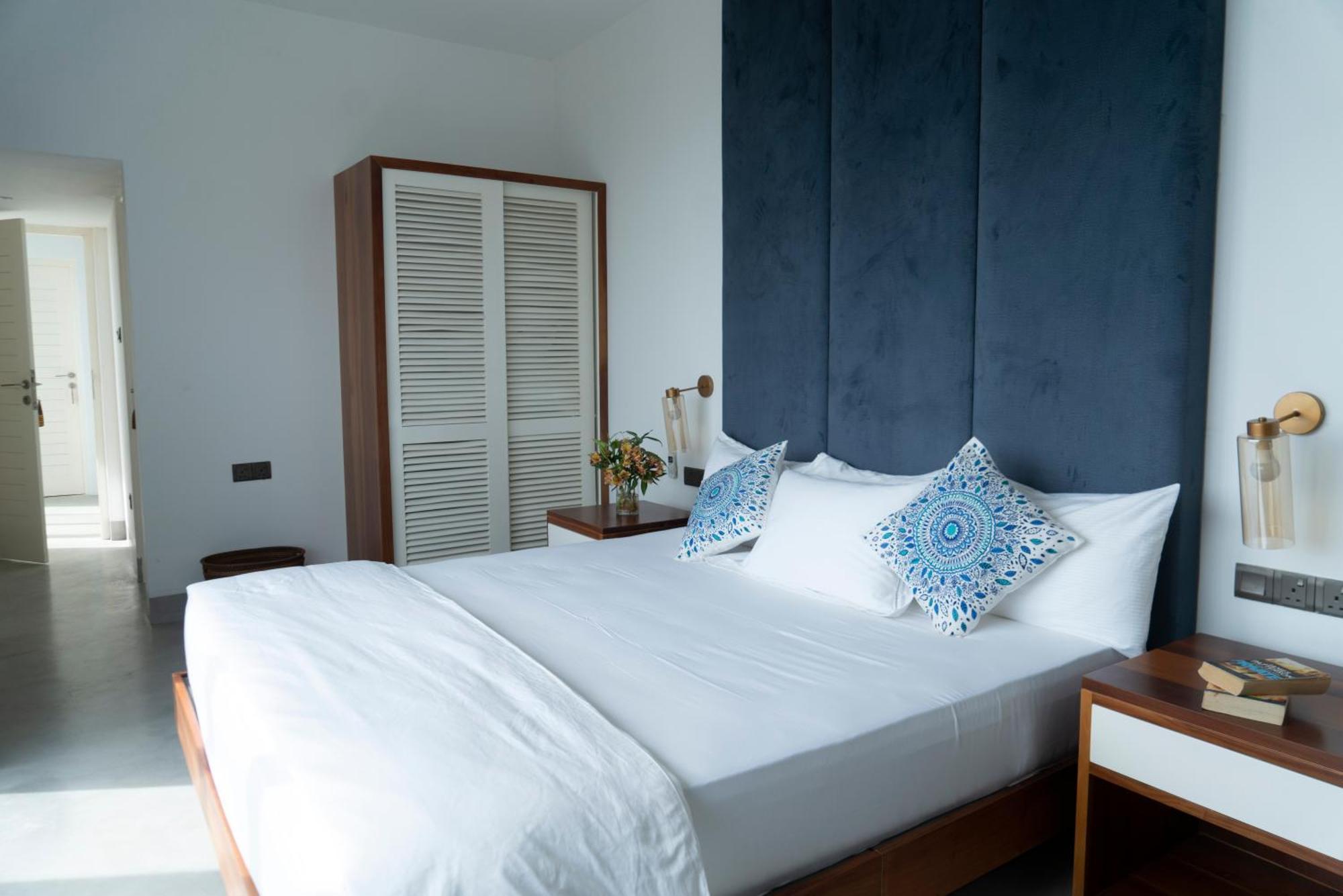 Four Petals Inn كولمبو المظهر الخارجي الصورة