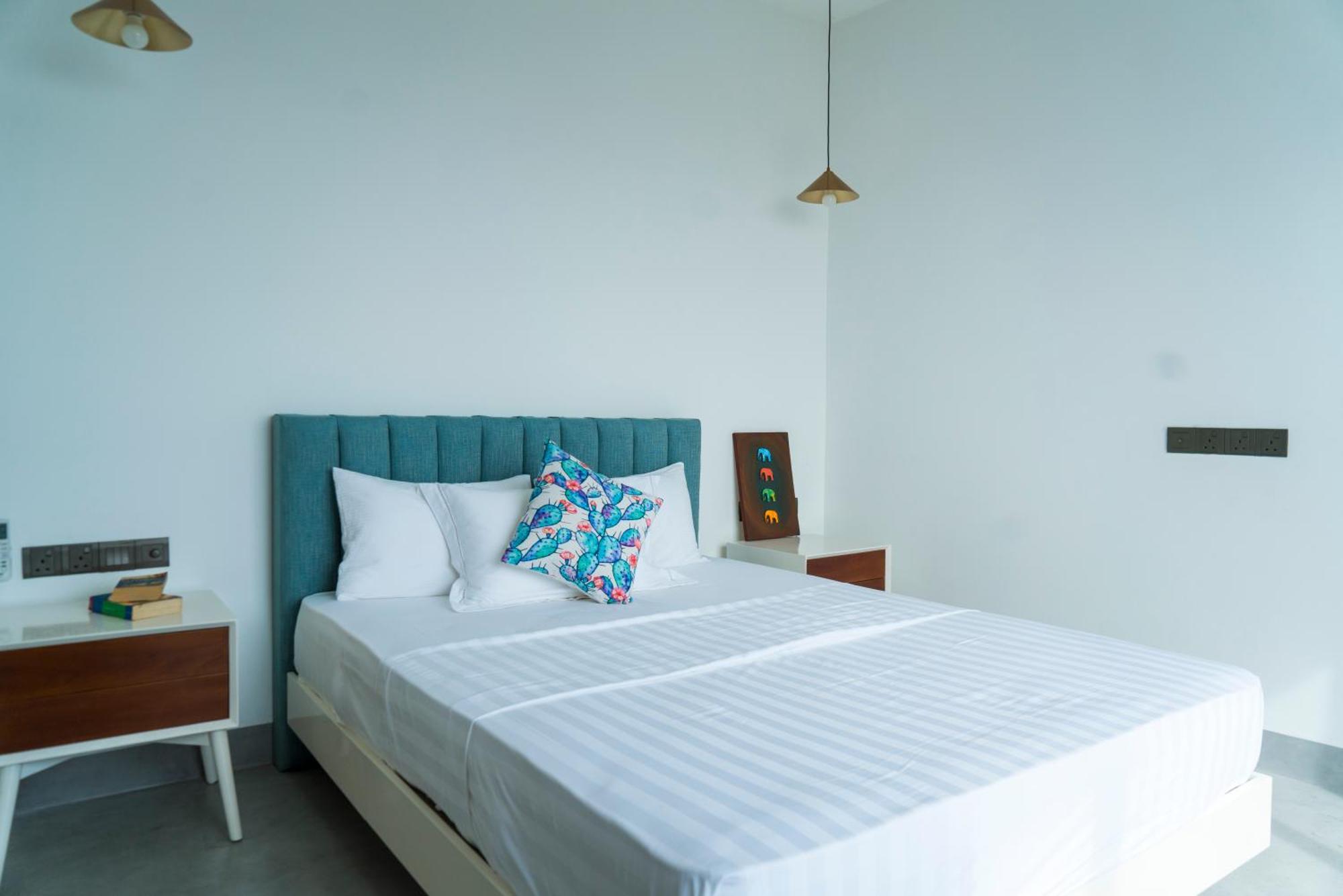 Four Petals Inn كولمبو المظهر الخارجي الصورة