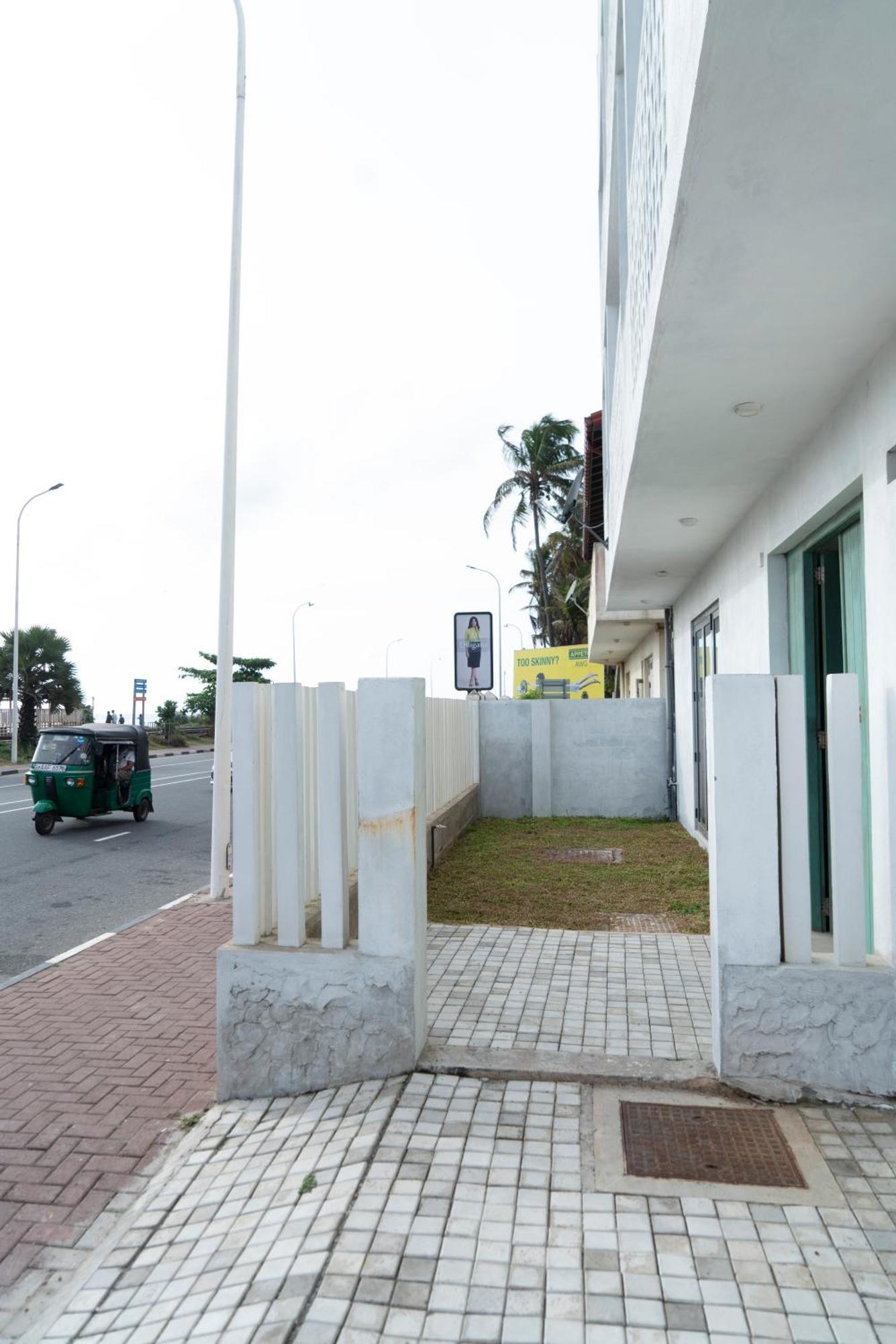 Four Petals Inn كولمبو المظهر الخارجي الصورة