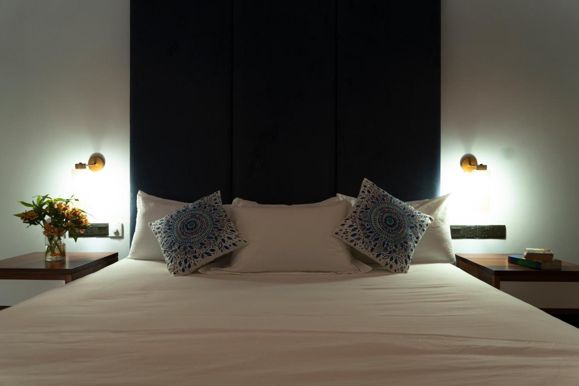 Four Petals Inn كولمبو المظهر الخارجي الصورة