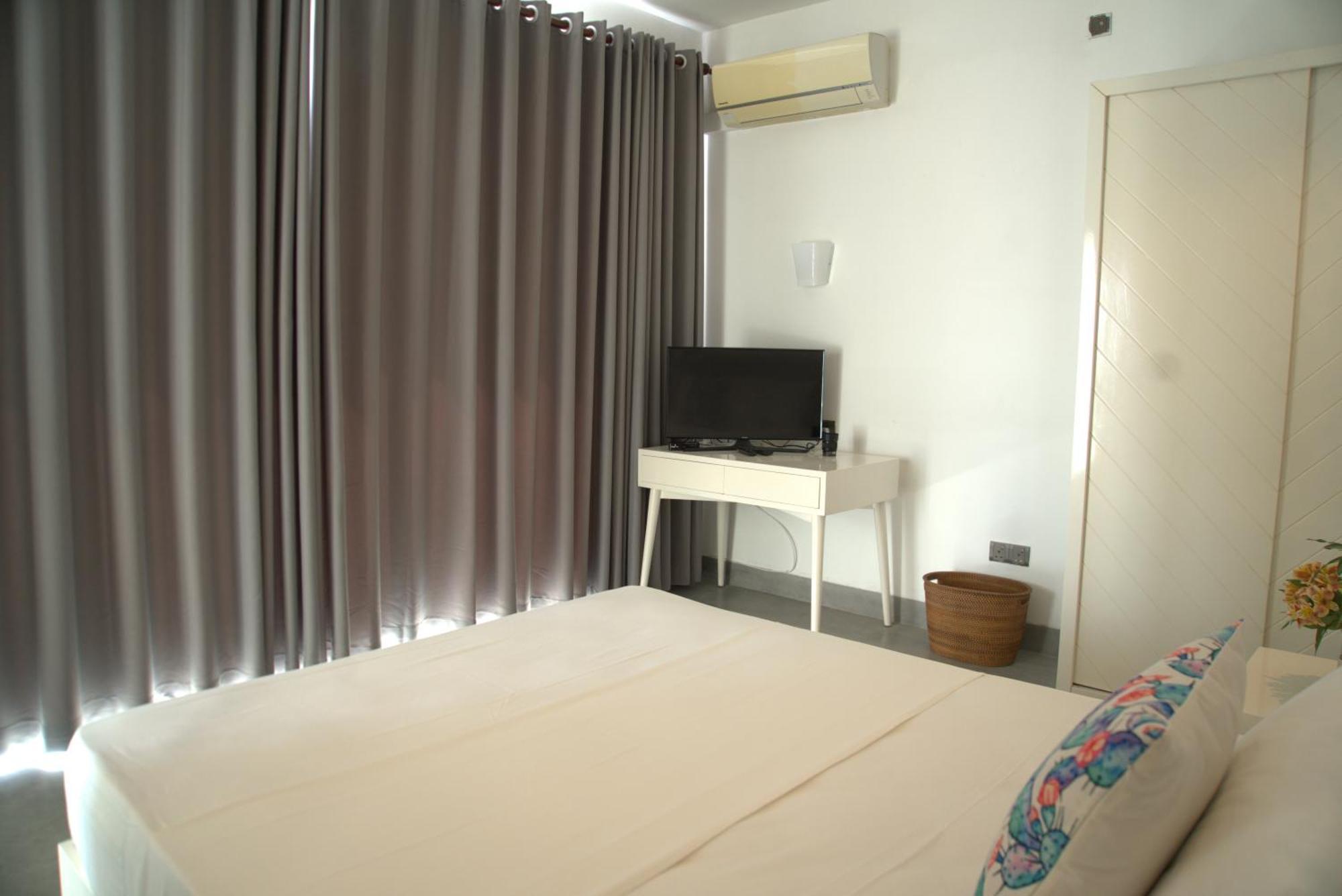 Four Petals Inn كولمبو المظهر الخارجي الصورة