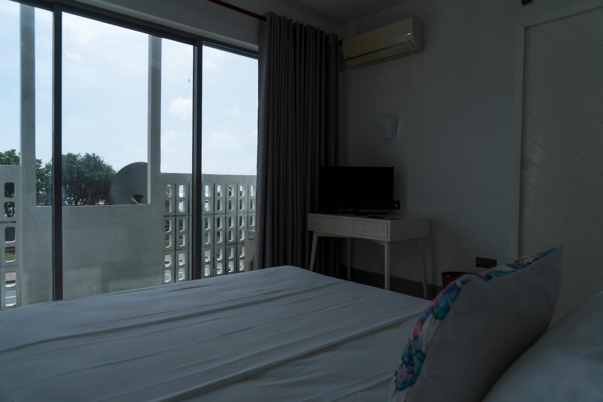 Four Petals Inn كولمبو المظهر الخارجي الصورة