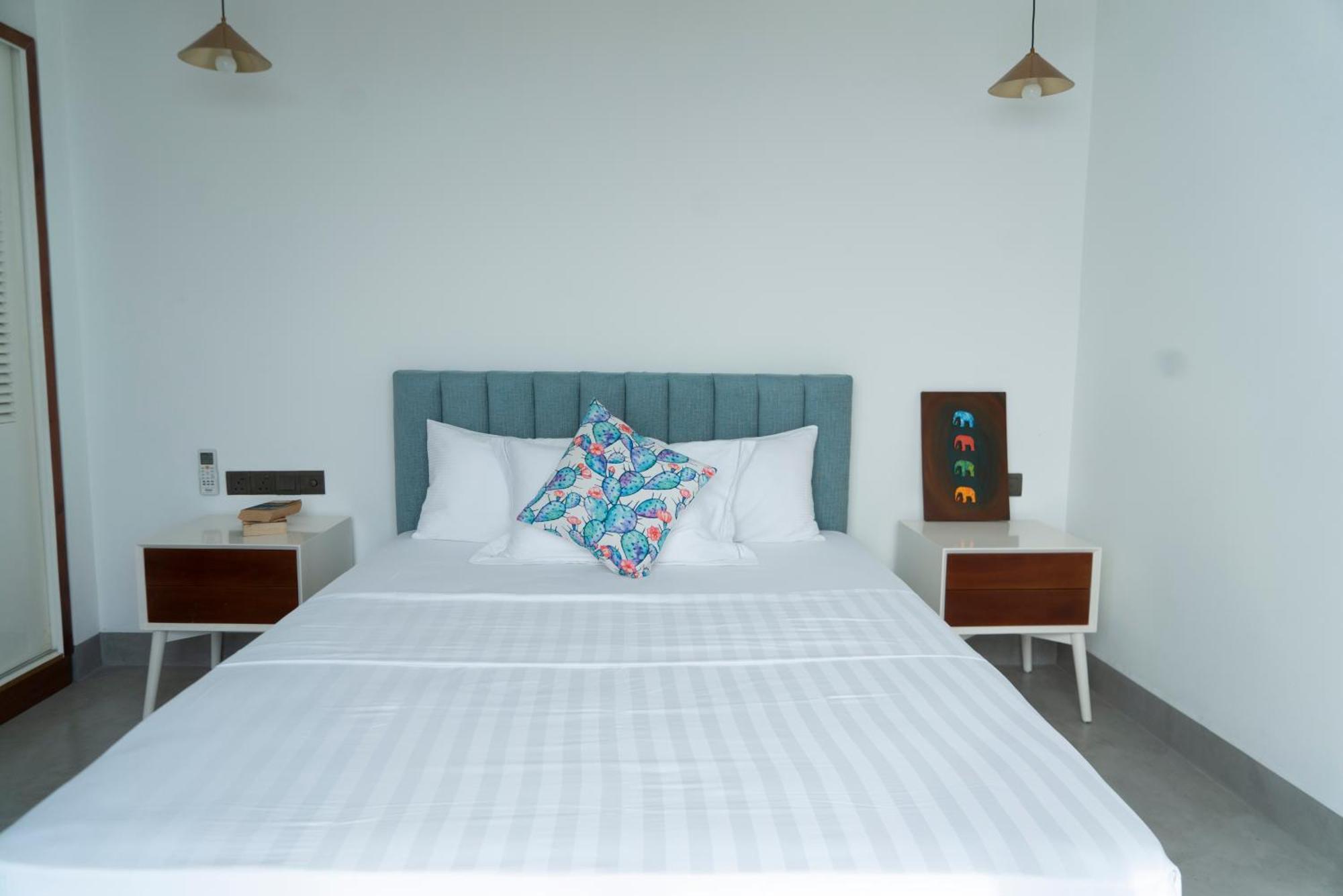 Four Petals Inn كولمبو المظهر الخارجي الصورة